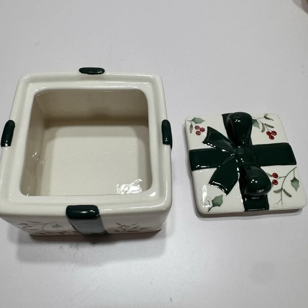 Pfaltzgraff Winterberry Candy Box Trinkets Tea Box Lid Berries Bow Christmas